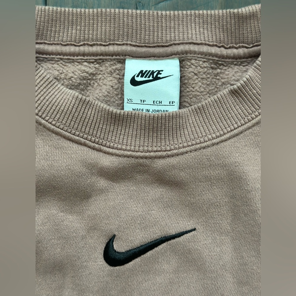 Nike Men's Beige Crewneck Sweater - Picture 2 of 2